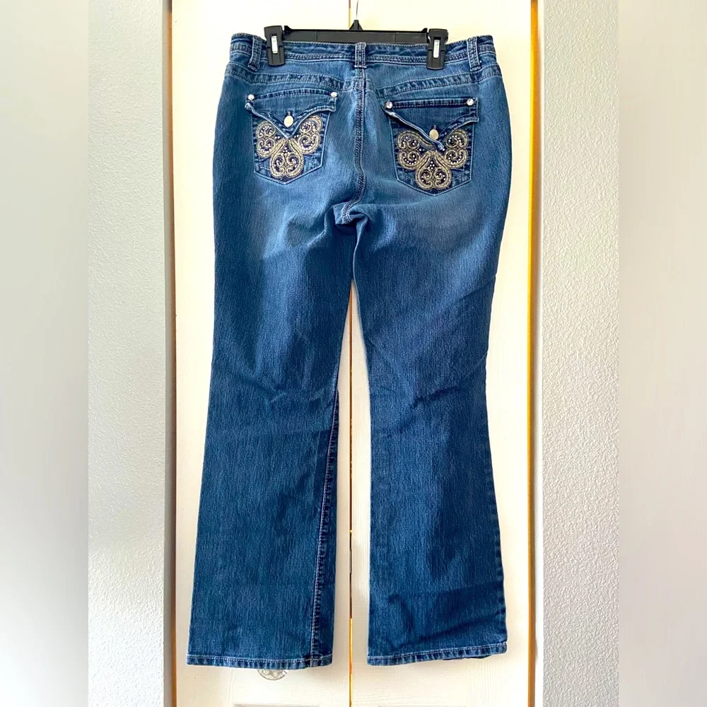 Nine West ladies jeans size 12 / 31 rhinestone pockets - Picture 1 of 8